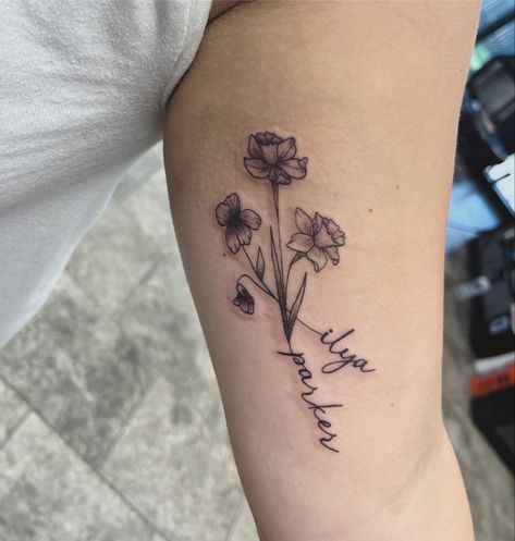 Birth flower tattoo with her kids names in the stem ☺️ #tattoo #tattooideas #tattooart #tattoosforwomen #tattoodesign #floral #flowertattoo #flowers #flowerartwork #tattoolife #tattoogirl Names In Flower Stem Tattoo, Flower With Name In Stem Tattoo, Flower Tattoo With Names In Petals, Birth Flower Tattoo With Name In Stem, Birth Flower Tattoos Kids Names, Name Stem Tattoo, Birth Flower With Name Tattoo, Nancy Tattoo, Flower Name Tattoo