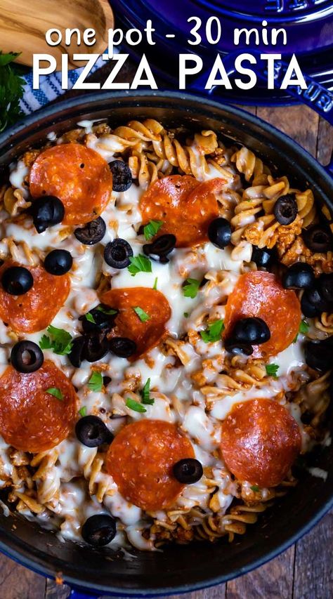 Pizza Sheet Pan, Pizza French Bread, Sheet Pan Pizza, Pizza Pasta Recipe, Fun Lunches, Salad Pizza, Pizza Dessert, Dinner Pork, Tasty Pizza