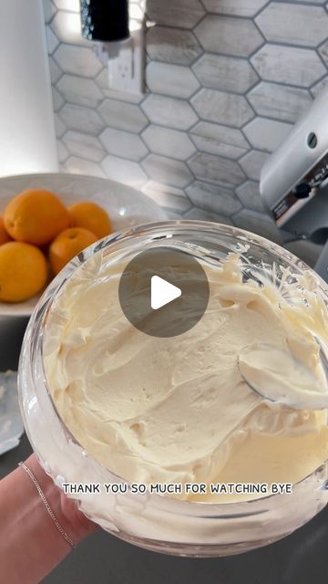 Italian Butter Cream Frosting Recipe, How To Make Butter Cream Icing, How To Make Butter Cream Frosting, Simple Butter Cream Frosting Recipe, Butter Cream Frosting Recipe For Cakes, Butter Cream Receta, How To Make Buttercream Frosting, Canned Frosting Hacks, Butter Cream Icing Recipe