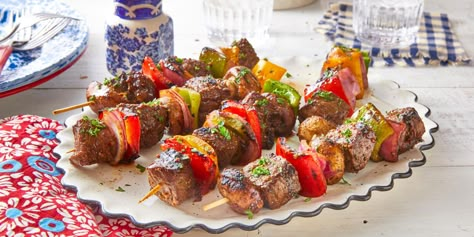 This Easy Marinade Is the Secret to Perfect Beef Kebabsthepioneerwoman Kebab Marinade, Grilled Steak Dinner, Beef Kabob Marinade, Nem Nuong, Kabob Marinade, Beef Kebabs, Easy Marinades, Kebabs On The Grill, Beef Kabobs