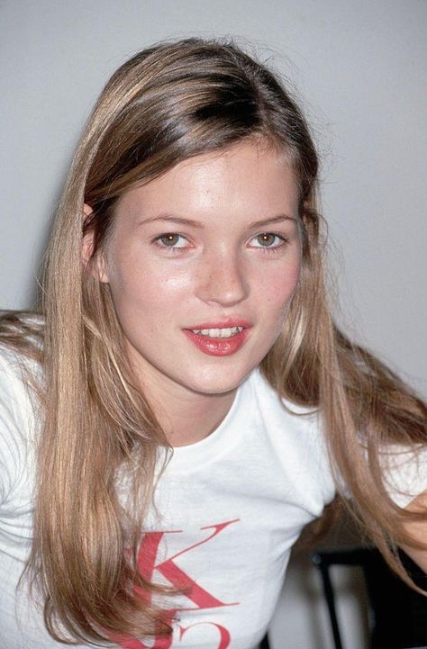 Celebrities with Strabismus | List of Famous People with Lazy Eyes Kate Moss Hair, Moss Fashion, Lazy Eye, Kate Moss Style, Models 90s, Hair Color Options, 90s Models, Steven Meisel, Richard Avedon