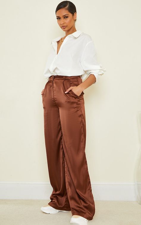 Brown Satin Trousers Outfit, Brown Silk Pants Outfit, Brown Satin Pants Outfit, Wide Leg Satin Pants Outfit, Satin Pants Outfit Casual, Silk Trousers Outfit, Satin Trousers Outfit, Brown Wide Leg Pants Outfit, Wide Leg Pants Outfit Casual