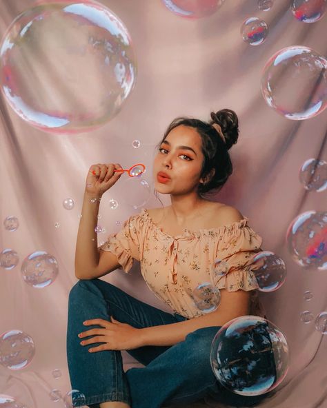 Bubble Self Portrait, Bubble Portrait, Bubbles Photoshoot, Bubble Photoshoot, Pastel Photoshoot, Baddie Goals, Creative Studio Photography, Bubble Photo, Purple Ideas