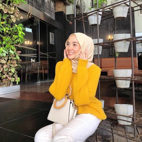 Yellow Hijab Outfit, Green Hijab Outfit, Yellow Hijab, Yellow Sweater Outfit, Yellow Top Outfit, Mustard Yellow Outfit, Mustard Outfits, Outfit Modest, Mustard Yellow Sweater