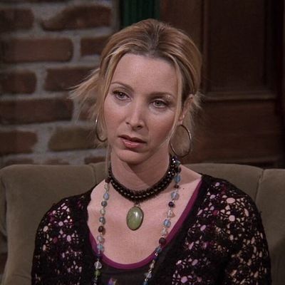 roschel and phoebe stuff on Twitter: "… " 90s Series, Lisa Kudrow Friends, Phoebe Core, Phoebe Buffay Outfits, Fashion Through The Years, Lisa Kudrow, Alice Angel, Friends Style, Ross Geller