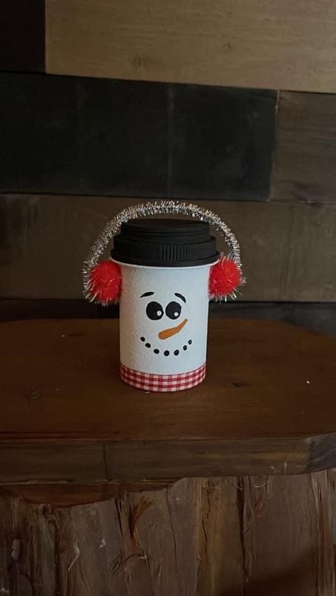 Pill Bottle Snowman, Oatmeal Container Crafts Christmas, Pill Bottle Ornaments, Prescription Bottle Crafts, Pringle Can Crafts, Pill Bottles Reuse Craft Ideas, Pringles Can Crafts, Soup Can Crafts, Oatmeal Container Crafts