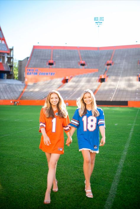 Bright senior college graduate photos with cap and gown | #UFGRAD - Follow for more college and high school senior graduation posing inspo with the cap and gown #gradphotographer #gradphotos #seniorphotos Field Graduation Pictures, Graduate Photos, Walking Pose, Walking Poses, With Best Friend, College Graduation Pictures, Graduation Photography Poses, Graduation Poses, Graduation Photography