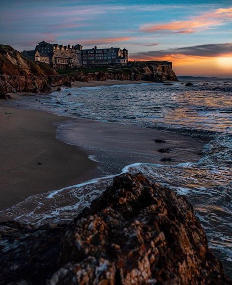 Todays California on Instagram: “Half Moon Bay @TodaysCalifornia Photo! - by @nickyp_pics” Half Moon Bay California, Half Moon Bay, Just Run, Half Moon, Things To Do, California, Moon, Water, On Instagram