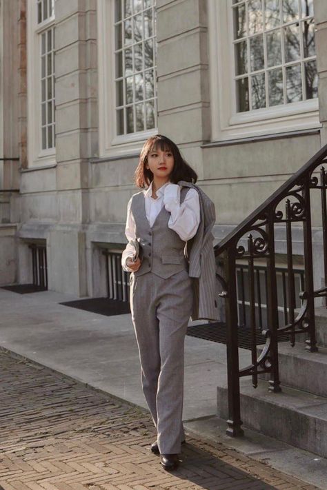 Female Suit Aesthetic, Women In Suits Aesthetic, Vest Outfit Women, Suit Aesthetic, Formal Suits For Women, Stylish Office Wear, Female Suit, Vest Outfits For Women