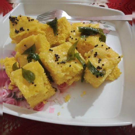 #Dhokla #food Dhokla Snap, Foodie Pics, Food Captions, Beautiful Quotes About Allah, Snap Food, Easy Healthy Breakfast, Homemade Food, Food Snapchat, Indian Food