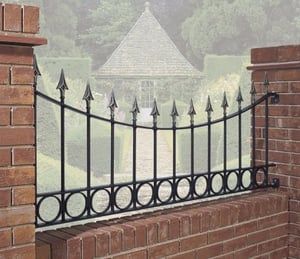 Cheap Fence Ideas, Iron Railings Outdoor, Boundry Wall, Fence And Gate, Curved Railing, Garden Railings, Metal Railing, Metal Fence Panels, Compound Wall Design