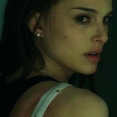 Nina Sayers, Natalie Portman, Black Swan, Dark Hair, Piercings, A Woman, Hair, White, Black