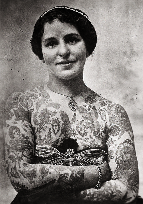 Edith Burchett; London, Great Britain (c. 1920) | 14 Truly Awesome Photos Of Tattoos Throughout History Historical Tattoos, Woman With Tattoos, Vintage Tattoos, History Tattoos, Tattoo People, Tattoed Women, Tattoo Photography, Full Body Tattoo, Old Tattoos