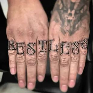 Knuckles Tattoo, Finger Tattoos Words, Finger Tattoo Ideas, Tattoo Name Fonts, Bodysuit Tattoos, Chris Garver, Vintage Tattoos, Finger Tattoo For Women, Finger Tats