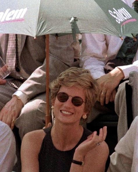 Cartier Tank Watch, Earl Spencer, Diana Style, Princess Diana Fashion, Princess Diana Photos, Princess Diana Pictures, Tank Watch, Princes Diana, Diana Fashion