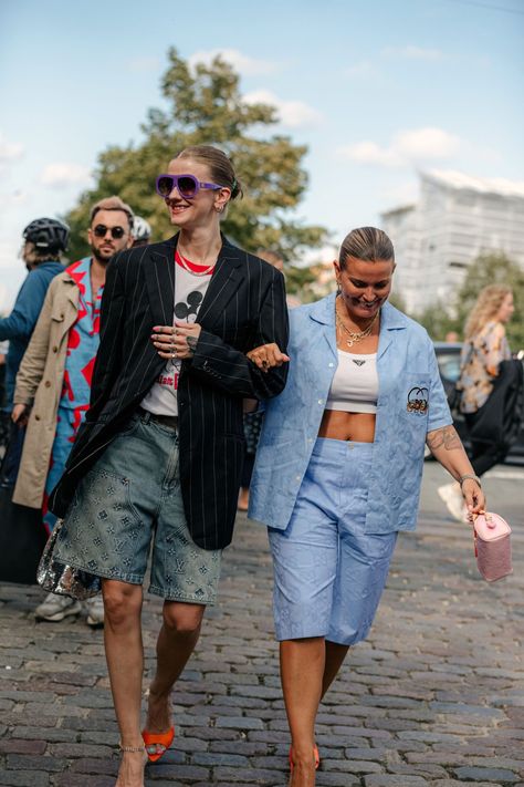 Street style at Spring 2024 Copenhagen Fashion Week. Bermuda Shorts Outfit Street Styles, Copenhagen Street Style Summer, Scandi Street Style, What People Are Wearing, Summer Fashion Week, Copenhagen Fashion Week Street Style, Menswear Women, Scandi Fashion, Copenhagen Street Style