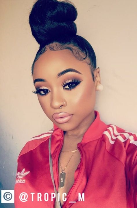 Black Hair Bun, Pretty Ponytails, Top Knot Bun, Black Ponytail Hairstyles, Ponytail Bun, High Bun, Face Beat, Hair Ponytail Styles, Ponytail Styles