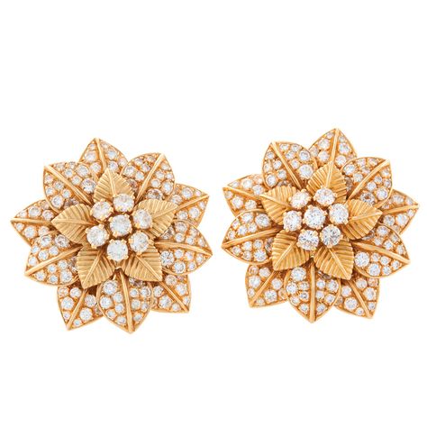 VAN CLEEF & ARPELS Diamond Gold Blossom Earclips Van Cleef Arpels Earrings, Van Cleef Arpels Diamond, Cleef And Arpels Jewelry, Ear Tops, Gold Jewelry Designs, Van Cleef And Arpels Jewelry, Gold Jhumka Earrings, High Fashion Jewelry, Flower Ear