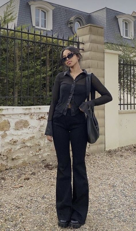 Low Waisted Suit Pants Outfit, Chic Astethic Outfits, All Black Vintage Outfit, All Black Buissnes Casual Outfits Woman, Light Goth Aesthetic Outfit, Modern Goth Fashion Women, All Black Fits Women, Dark Feminine Outfits School, All Black Outfit Ideas Casual