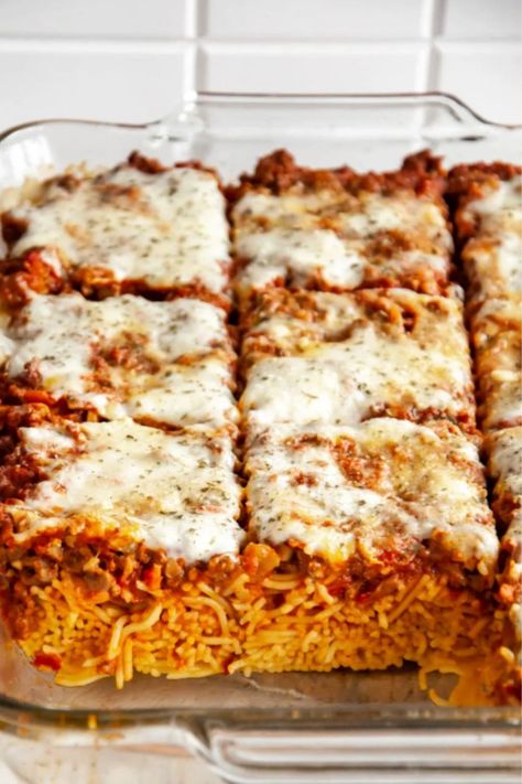 This Baked Spaghetti is a higher protein, lower fat version of Million Dollar Spaghetti that still tastes amazing and will fill that pasta craving while keeping your eating habits on track! With only 266 calories per serving you can definitely have seconds!! #spaghetti #skinny #healthy #lowfat #protein #weeknight #dinner #easy Low Calorie Spaghetti, Soft Flour Tortillas, Beef Enchiladas Recipe, Mexican Ideas, Pasta Calories, Healthy Spaghetti, Beef Enchilada Recipe, Cheesy Chicken Spaghetti, Baked Spaghetti Recipe