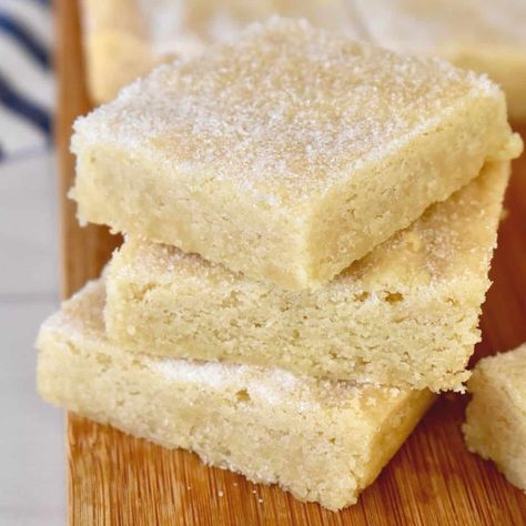 Shortbread Cookie Bars Recipes, Shortbread Bar Cookies, Square Pan Recipes, Short Bread Bars, Squares And Bars Recipes, Easy Bar Cookies, Unleavened Recipes, Shortbread Cookie Bars, Shortbread Squares