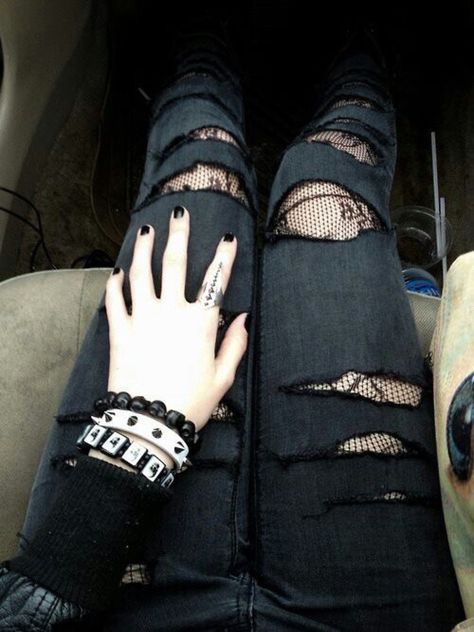 Mal Bertha, Goth Outfit, Black Nail Polish, Black Ripped Jeans, Black Nail, Emo Outfits, Estilo Punk, Emo Fashion, Soft Grunge