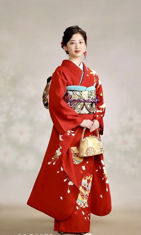 Geisha Dress Traditional Kimono, Red Kimono Traditional, Japanese Dress Traditional, Kimono Outfit Japanese, Kimono Aesthetic, Pretty Kimonos, Kimono Traditional, Furisode Kimono, Japanese Traditional Clothing