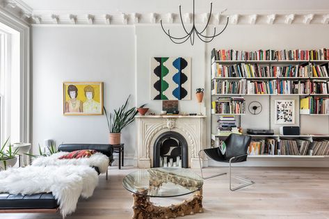 A duplex in an elegant Clinton Hill townhouse gets tweaked every so slightly. Zimmer Diy, Parlor Floor, Clinton Hill, Brooklyn Brownstone, Light Hardwood Floors, Townhouse Designs, Design Blogs, Engineered Wood Floors, A Living Room