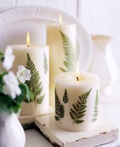 A Leafy Link..● Diy Decorated candles like these can be expensive. Save money by making your own using plain candles and fern leaves. Candle Recipes, Saint Valentin Diy, Valentines Bricolage, Diy Gifts To Make, Candle Making Business, Easy Fall Crafts, Romantic Candles, Candle Craft, Candle Art