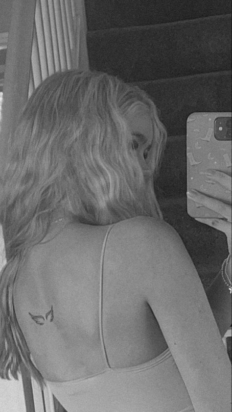 angel wings back tattoo 🪽✨👼🏼🤍 Nessa Barrett Back Tattoo, Small Wings On Back Tattoo, Tiny Wings Tattoo On Back, Small Wing Tattoos For Women, Dear God Nessa Barrett Tattoo, Angel Wings Hand Tattoo, Angel Wings Spine Tattoo, Small Wings Tattoo Back, Nessa Barrett Angel Wings