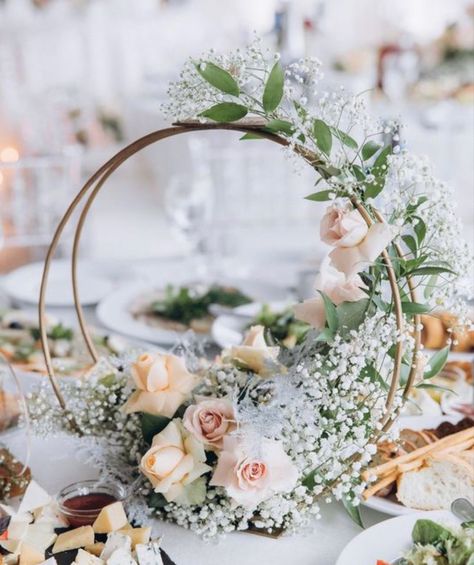 Wedding Floral Centerpieces, Floral Hoops, Diy Brides, Centre Piece, Diy Centerpieces, Wedding Table Centerpieces, Wedding Cake Designs, Centre Pieces, Wedding Deco