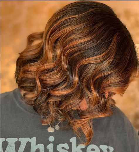 Copper red balayage bob with beach waves by Luscious and co Red Balayage Bob, Brown And Copper Balayage, Copper Balayage Short Hair, Short Copper Brown Hair, Copper Balayage Curly Hair, Copper Balayage Bob, Brown Hair Copper Highlights, Bob With Beach Waves, Warm Copper Balayage Brunette