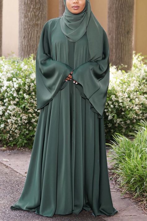 I am loving this. it is long and fits perfectly. will def be buying more colours.. Simple Abaya Designs Casual, New Abaya Style Dubai, Stylish Abaya Designs, Abaya Business, Abaya Designs Dubai, Simple Abaya Designs, Khimar Style, Islamic Wear, Simple Abaya