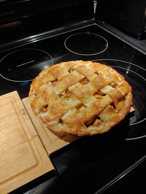 Apple Pie Aesthetic, Pie Aesthetic, Pie Pictures, Making Apple Pie, Eating Photography, Fruits Snacks, Homemade Apple Pie, Cream Photos, Homemade Apple Pies