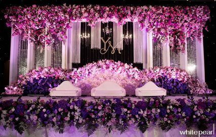 Wedd Decorations, Stage Entry, Red Gold Wedding Decorations, Small Setup, Engagement Stage, Engagement Stage Decoration, Reception Stage, Reception Stage Decor, Simple Stage Decorations