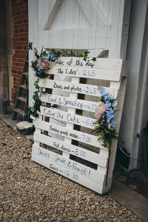 Pallet Wedding Signs, Order Of The Day Wedding, Western Themed Wedding, Pallet Wedding, Stunning Flowers, Rustic Wedding Diy, Photography Flowers, Whimsical Wonderland, Order Of The Day