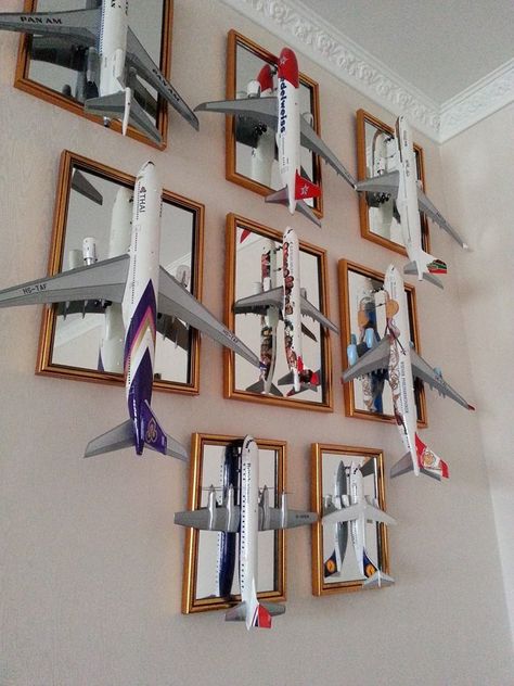 Airplane Decor House, Air Force Room Ideas, Pilot Room Decor, Aviation Wall Decor, Diy Airplane Decor, Aviation Home Decor, Aviation Bedroom, Airplane Decorations, Model Airplanes Display