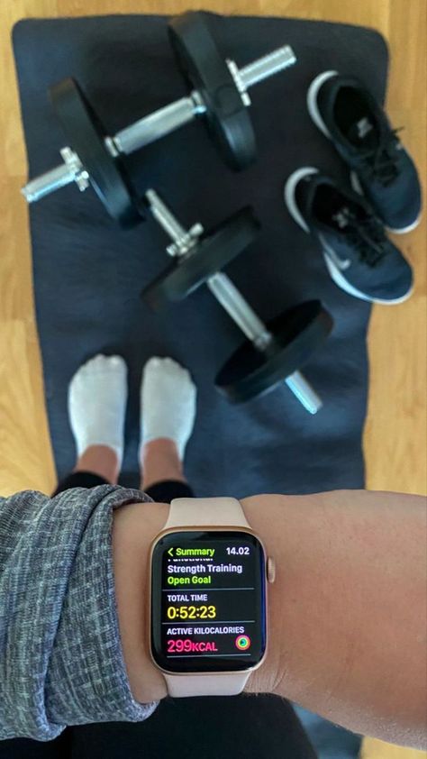 Fitness Watch Aesthetic, Strength Training Aesthetic, Dumbbell Aesthetic, Home Workout Aesthetic, Apple Watch Workout, Dumbbells Workout, Aesthetic Apple Watch, Strength Training At Home, Organization Life