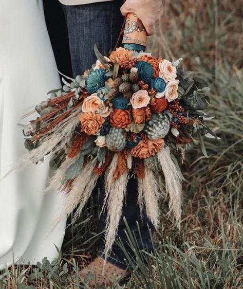 Fall Western Bouquet, Peacock Boho Wedding, Western Wedding Bouquets Rustic, Native American Wedding Bouquets, Western Wedding Hair Styles, Boho Western Bouquet, Boho Western Wedding Flowers, Western Prom Flowers, Boho Western Fall Wedding