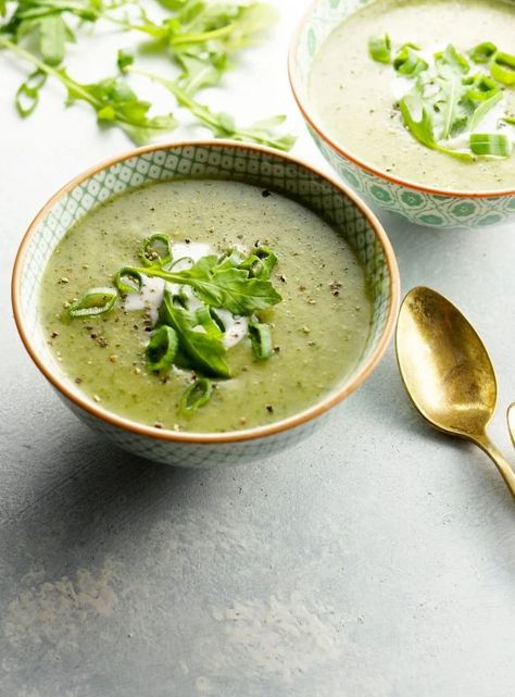 Creamy Vegan Arugula Soup Arugula Soup, Leafy Greens Recipes, Greens Recipes, Arugula Recipes, Diner Recept, Vegan Soup Recipes, Soup Diet, Veggie Soup, Vegan Soups