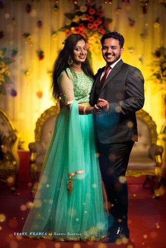 Wix Pro Gallery Bride Groom Stills, Reception Poses For Bride, Indian Couple Reception Photoshoot, Couples Photoshoot Marriage, Couple Photography Poses Reception, Wedding Reception Stills, Marriage Couple Stills, Couple Stills For Engagement, Reception Poses Indian