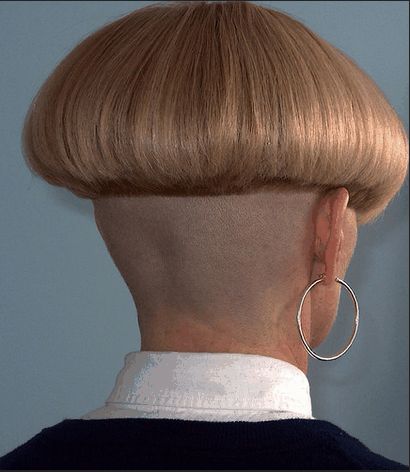 amazing extreme bowlcut Interesting Haircuts, Side Quiff, Mushroom Haircut, Bowl Haircuts, Angled Bob Haircuts, Angled Bob Hairstyles, Messy Bob Hairstyles, Frizz Free Curls, Shaved Nape