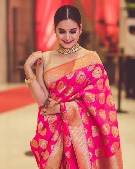 26 Real Brides Who Wore Banarasi Saree on Their D-day | ShaadiSaga Designer Sarees Wedding, Slides Outfit, Indian Sari Dress, Traditional Silk Saree, Wedding Saree Collection, Saree Poses, Gaun Fashion, Indian Saree Blouse, Indian Saree Blouses Designs