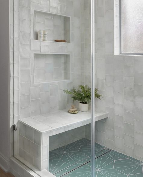 Take a Seat: Here's 35 Walk-in Showers With Benches for a Spa-Like Experience at Home Showers With Benches, Walk In Shower With Bench, Glass Shower Wall, Bathroom Niche, Walk In Showers, Farmhouse Shower, Spa Like Bathroom, Shower Seat, Bathroom Redesign