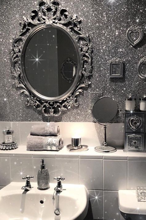 Glitter Walls Are Now a Thing, and Honestly, We Can't Say We're Mad About It Glitter Bathroom, Glitter Bedroom, Glitter Room, Glitter Paint For Walls, Glitter Wall, Dekorasi Kamar Tidur, Glitter Paint, Vintage Bathroom, Farmhouse Kitchen Decor