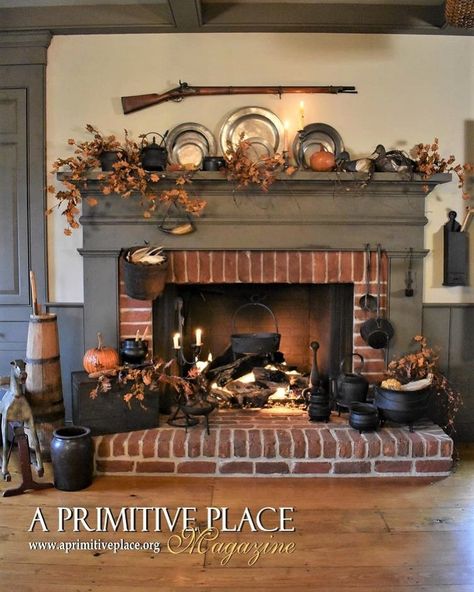 A Primitive Place Magazine on Instagram: “This gorgeous gathering room hearth in Jack and Kari Cameron’s saltbox house is perfectly decorated in early antiques giving you the…” Colonial Fireplace Early American, Foe Fireplace Ideas Diy, Primitive Fireplace Living Room, Old Country Living Room, Primitive Fireplace Ideas, Primitive Fireplace Mantle, Country Fireplace Ideas, Primitive Living Room Ideas, New England Interiors