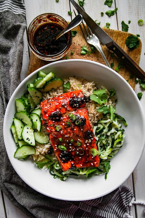 Looking to lighten up your eating habits but still get all the flavour? Look no further, as this Wild BC Sockeye Salmon dish ticks all the boxes in 20 min! Sweet, salty, and savoury, you can’t go wrong with this. Eating better never looked so good! The best part is that an air fryer makes this recip Sockeye Salmon Recipe, Sockeye Salmon Recipes, Oily Fish, Honey Ginger, Eating Better, Sockeye Salmon, Salmon Filet, Salmon Dishes, Rice Vinegar