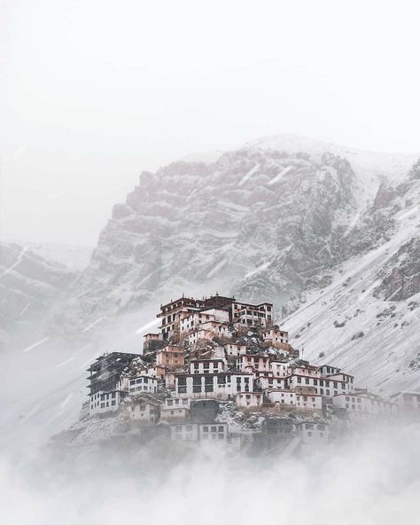 Attractivehimachal on Instagram: “The very beautiful Key Monastery of Spiti Valley. — Credits @rohanshahi — — Keep Clicking, Keep Sharing !! — . . . . . #Spiti #keymonastery…” Landscape Rake, Spiti Valley, Nature Valley, Pictures Photography, Mountain Town, Snowy Mountains, Winter Wonder, Bhutan, Landscape Wallpaper