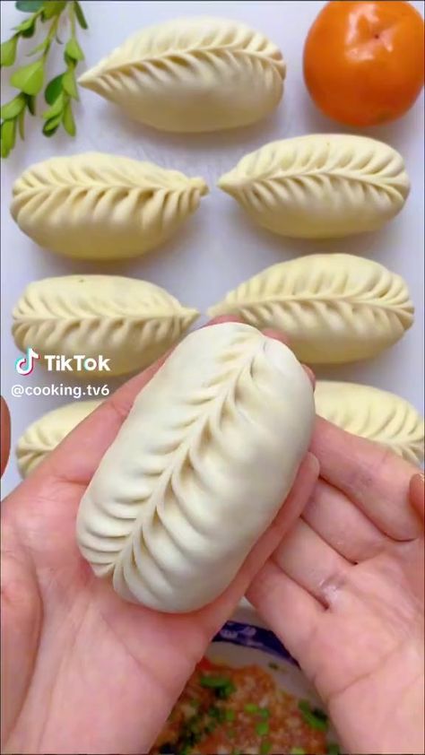 Dumpling Packaging, Chicken Momos Recipe, Steamed Momos, Chicken Momos, Momos Recipe, Steamed Chicken, Indian Cooking Recipes, Food Quotes, Food Recepie