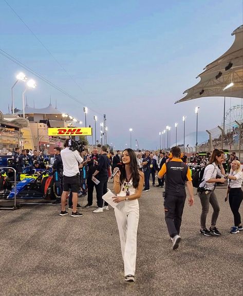 Journalist Aesthetic Outfit, Sports Journalism, Grid Girl, If I Can Dream, Fashion Journalism, Journalism Career, F1 Wag, Broadcast Journalism, Job Inspiration